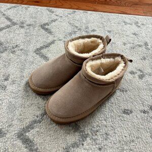 Brand New w/o Tags Kids Ugg Ultra Mini